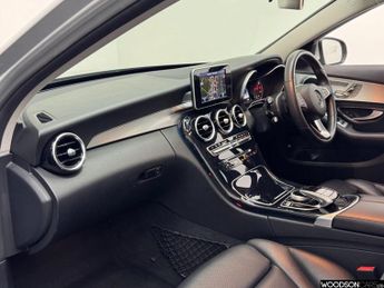 MERCEDES-BENZ C-CLASS C-CLASS 2.0 C200 Sport (Premium) Saloon 4dr Petrol G-Tronic+ Eur