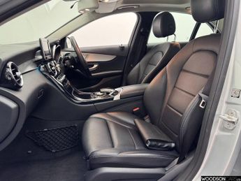 MERCEDES-BENZ C-CLASS C-CLASS 2.0 C200 Sport (Premium) Saloon 4dr Petrol G-Tronic+ Eur