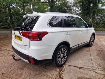 MITSUBISHI OUTLANDER 2.2 DI-D 3 SUV 5dr Diesel Manual 4WD Euro 6 (s/s) (147 ps)