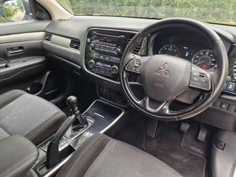MITSUBISHI OUTLANDER 2.2 DI-D 3 SUV 5dr Diesel Manual 4WD Euro 6 (s/s) (147 ps)