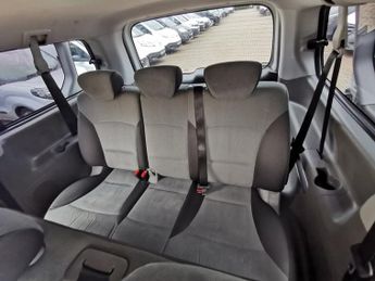 HYUNDAI i800 2.5 CRDi SE MPV 5dr Diesel Manual Euro 6 (136 ps)