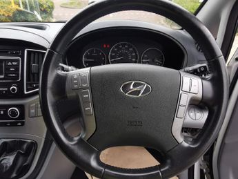 HYUNDAI i800 2.5 CRDi SE MPV 5dr Diesel Manual Euro 6 (136 ps)