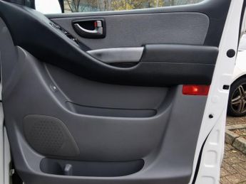HYUNDAI i800 2.5 CRDi SE MPV 5dr Diesel Manual Euro 6 (136 ps)