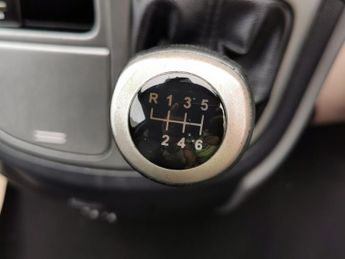 HYUNDAI i800 2.5 CRDi SE MPV 5dr Diesel Manual Euro 6 (136 ps)