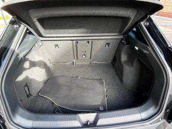 VOLKSWAGEN ID.4 Pro Performance 77kWh Life SUV 5dr Electric Auto (204 ps)