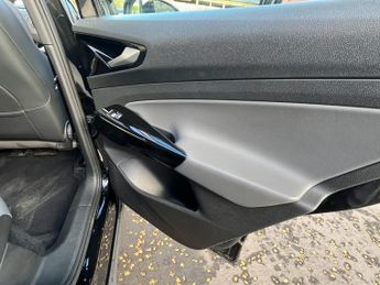 VOLKSWAGEN ID.4 Pro Performance 77kWh Life SUV 5dr Electric Auto (204 ps)