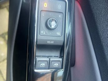 VOLKSWAGEN ID.4 Pro Performance 77kWh Life SUV 5dr Electric Auto (204 ps)