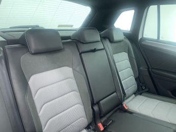 VOLKSWAGEN TIGUAN 2.0 TDI BlueMotion Tech R-Line SUV 5dr Diesel DSG 4Motion Euro 6