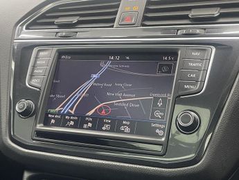 VOLKSWAGEN TIGUAN 2.0 TDI BlueMotion Tech R-Line SUV 5dr Diesel DSG 4Motion Euro 6