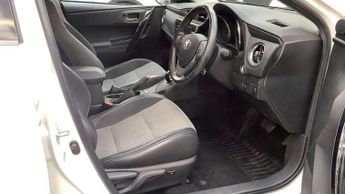 TOYOTA AURIS 1.8 VVT-h Excel CVT Euro 6 (s/s) 5dr (Safety Sense)