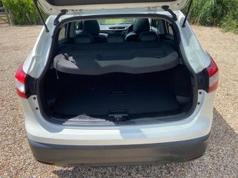 NISSAN QASHQAI 1.6 dCi Tekna SUV 5dr Diesel XTRON 2WD Euro 6 (s/s) (130 ps)