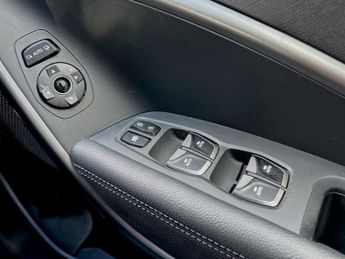 HYUNDAI SANTA FE 2.2 CRDi Blue Drive Premium SE SUV 5dr Diesel Auto 4WD Euro 6 (s