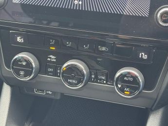 SKODA OCTAVIA 1.5 TSI GPF ACT SE Estate 5dr Petrol DSG Euro 6 (s/s) (150 ps)