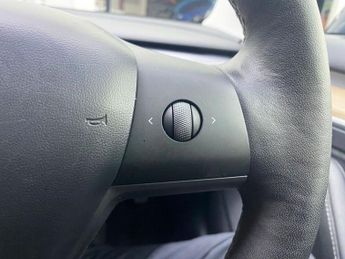 TESLA Model 3 Standard Range Plus Saloon 4dr Electric Auto RWD (241 bhp)