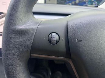 TESLA Model 3 Standard Range Plus Saloon 4dr Electric Auto RWD (241 bhp)
