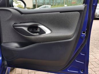 TOYOTA YARIS 1.5 VVT-h Design Hatchback 5dr Petrol Hybrid E-CVT Euro 6 (s/s) 