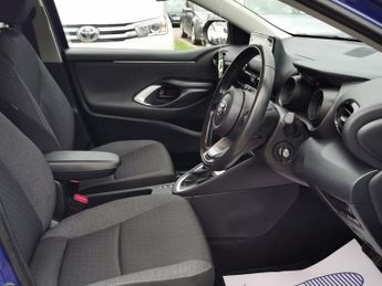 TOYOTA YARIS 1.5 VVT-h Design Hatchback 5dr Petrol Hybrid E-CVT Euro 6 (s/s) 