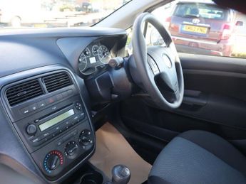 FIAT GRANDE PUNTO 1.4 Sound Hatchback 3dr Petrol Manual Euro 4 (77 bhp)