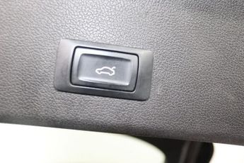 AUDI A4 AVANT 2.0 TDI SE Technik Estate 5dr Diesel Multitronic Euro 5 (s/s) (1