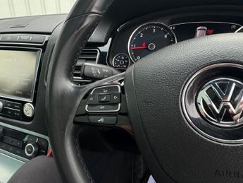VOLKSWAGEN TOUAREG 3.0 TDI V6 BlueMotion Tech R-Line SUV 5dr Diesel Tiptronic 4WD E