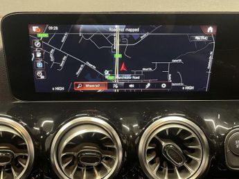 MERCEDES-BENZ EQA EQA 300 66.5kWh AMG Line SUV 5dr Electric Auto 4MATIC (228 ps)