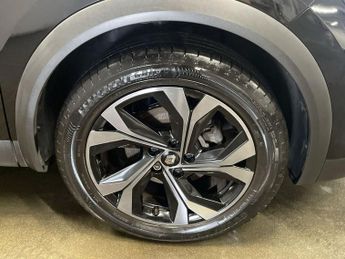 RENAULT CAPTUR 1.6 E-TECH E-Tech engineered SUV 5dr Petrol Hybrid Auto Euro 6 (