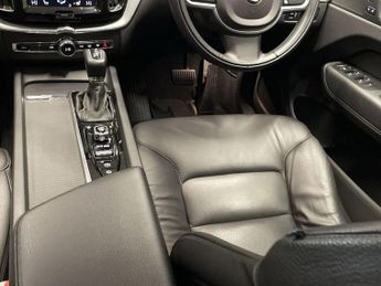 VOLVO XC60 2.0 T5 Momentum SUV 5dr Petrol Auto AWD Euro 6 (s/s) (250 ps)