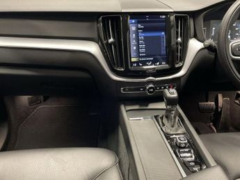 VOLVO XC60 2.0 T5 Momentum SUV 5dr Petrol Auto AWD Euro 6 (s/s) (250 ps)