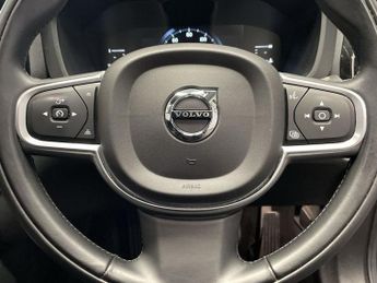VOLVO XC60 2.0 T5 Momentum SUV 5dr Petrol Auto AWD Euro 6 (s/s) (250 ps)