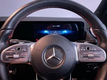MERCEDES-BENZ GLA 2.0 GLA220d AMG Line (Premium) SUV 5dr Diesel 8G-DCT 4MATIC Euro