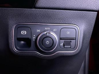 MERCEDES-BENZ GLA 2.0 GLA220d AMG Line (Premium) SUV 5dr Diesel 8G-DCT 4MATIC Euro