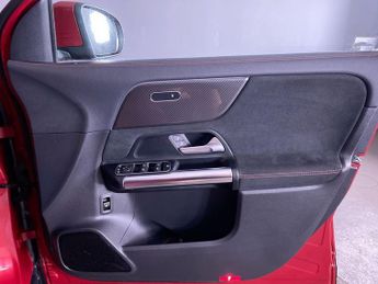 MERCEDES-BENZ GLA 2.0 GLA220d AMG Line (Premium) SUV 5dr Diesel 8G-DCT 4MATIC Euro