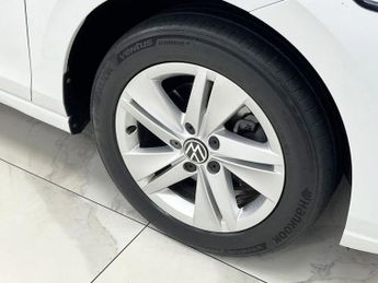VOLKSWAGEN GOLF 2.0 TDI Life Hatchback 5dr Diesel Manual Euro 6 (s/s) (115 ps)