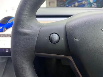 TESLA Model 3 Standard Range Plus Saloon 4dr Electric Auto RWD (241 bhp)