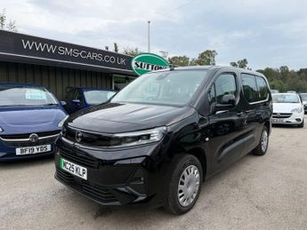 VAUXHALL Combo Life Electric 52kWh Design XL MPV 5dr Electric Auto (7.4kW Charger) (136 ps)