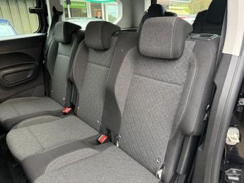 VAUXHALL Combo Life Electric 52kWh Design XL MPV 5dr Electric Auto (7.4kW Charger) (136 ps)