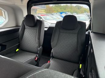 VAUXHALL Combo Life Electric 52kWh Design XL MPV 5dr Electric Auto (7.4kW Charger) (136 ps)