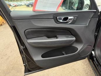 VOLVO XC60 2.0 D4 Momentum SUV 5dr Diesel Auto AWD Euro 6 (s/s) (190 ps)