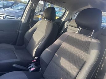 PEUGEOT 207 1.4 Envy Hatchback 5dr Petrol Manual Euro 5 (75 ps)