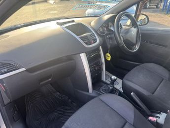 PEUGEOT 207 1.4 Envy Hatchback 5dr Petrol Manual Euro 5 (75 ps)