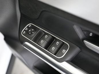 MERCEDES-BENZ EQA EQA 300 66.5kWh AMG Line (Premium) SUV 5dr Electric Auto 4MATIC 