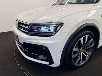 VOLKSWAGEN TIGUAN 2.0 TDI R-LINE TECH DSG AUTO 150 BHP + SAT NAV + LEATHER + GLASS