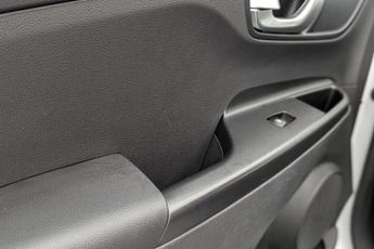 HYUNDAI KONA 39kWh Premium SUV 5dr Electric Auto (10.5kW Charger) (136 ps)