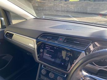 VOLKSWAGEN TOURAN 1.5 TSI EVO SE Family MPV 5dr Petrol DSG Euro 6 (s/s) (150 ps)