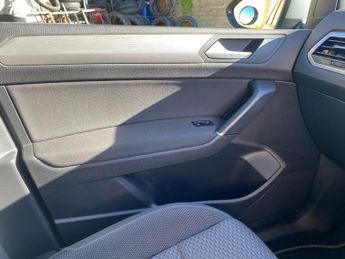 VOLKSWAGEN TOURAN 1.5 TSI EVO SE Family MPV 5dr Petrol DSG Euro 6 (s/s) (150 ps)