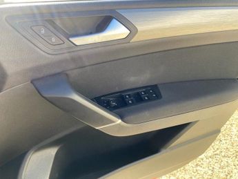 VOLKSWAGEN TOURAN 1.5 TSI EVO SE Family MPV 5dr Petrol DSG Euro 6 (s/s) (150 ps)