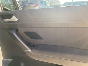 VOLKSWAGEN TOURAN 1.5 TSI EVO SE Family MPV 5dr Petrol DSG Euro 6 (s/s) (150 ps)