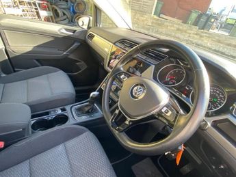 VOLKSWAGEN TOURAN 1.5 TSI EVO SE Family MPV 5dr Petrol DSG Euro 6 (s/s) (150 ps)