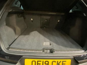 VOLVO XC40 2.0 D4 Inscription Pro SUV 5dr Diesel Auto AWD Euro 6 (s/s) (190