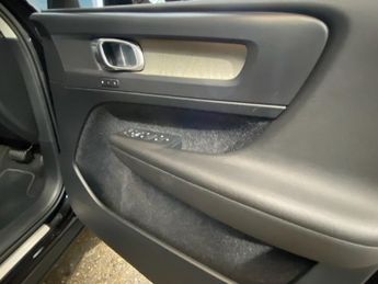 VOLVO XC40 2.0 D4 Inscription Pro SUV 5dr Diesel Auto AWD Euro 6 (s/s) (190